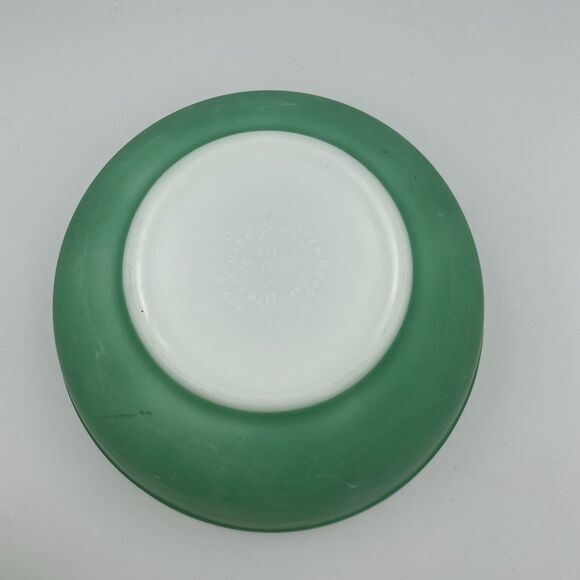 Primary Green 1950's Vintage PYREX #403 2.5 Qt Nesting Mixing Bowl - Picture 6 of 8
